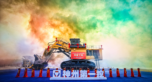 “神州第一挖”徐工700噸級液壓挖掘機(jī)下線，標(biāo)志著中國成為世界上繼德國、日本、美國后，第4個具備700噸級以上液壓挖掘機(jī)研發(fā)制造能力的國家