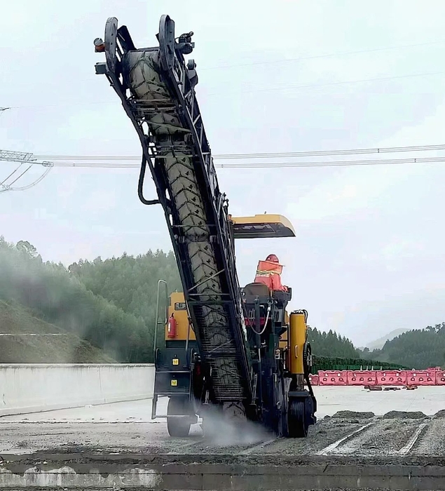 靠譜！徐工銑刨機(jī)化身“護(hù)路使者”助力巴平高速建設(shè)！
