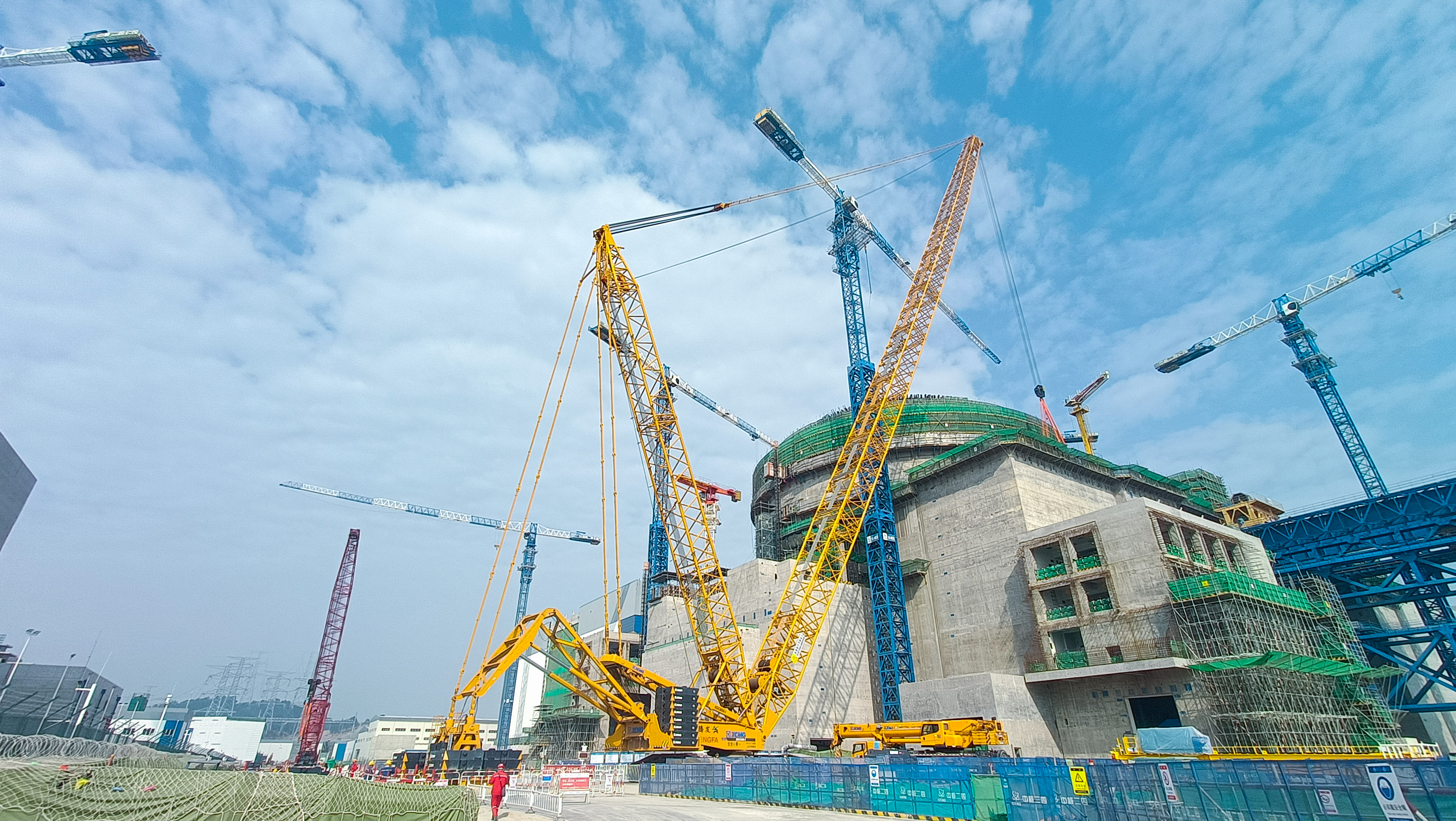 “穩(wěn)”字當(dāng)頭！徐工XGC800-I履帶起重機(jī)助建福建大型核電項(xiàng)目