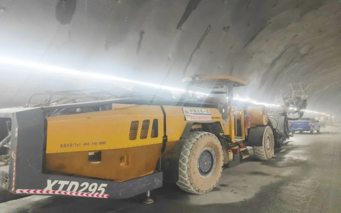 高壓高海拔！徐工鑿巖臺車挑戰(zhàn)高難度鐵路隧道