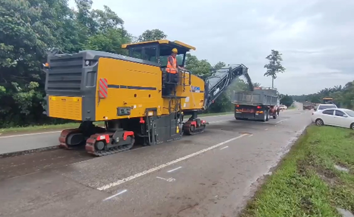 徐工成套道路機(jī)械油面施工，這次在馬來西亞！