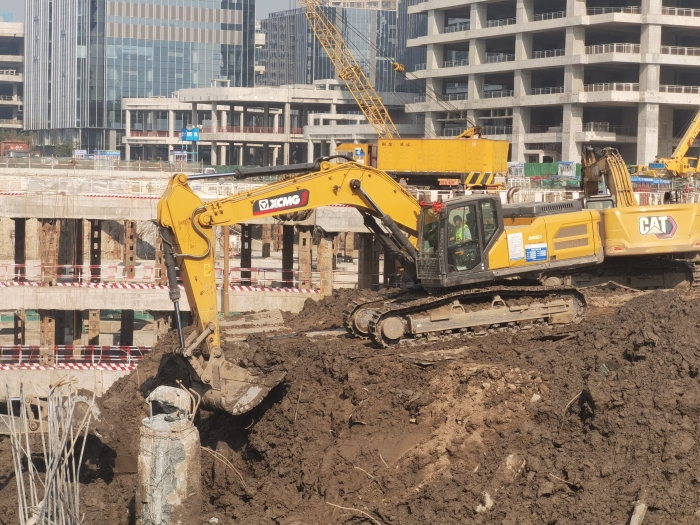 品質(zhì)+節(jié)油+高效！徐工XE335GK助建亞洲最大地下空間