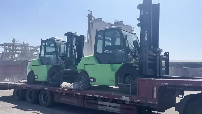 從室內到室外，24小時不停歇！徐工孔雀叉車扎根新疆鋼材廠