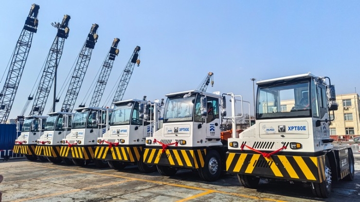 新車交付忙！徐工新能源重載牽引車以多維優(yōu)勢(shì)賦能大宗貨物智慧轉(zhuǎn)運(yùn)